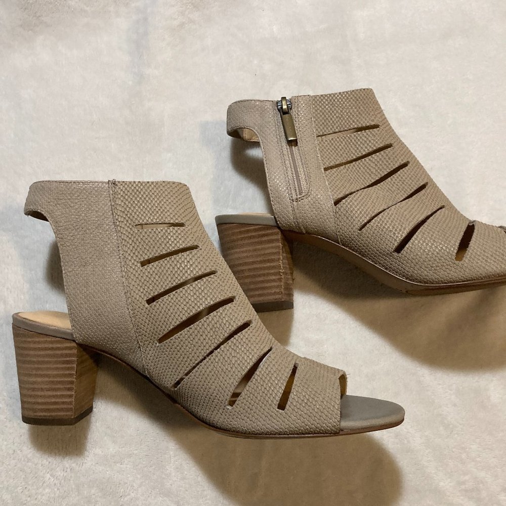 Clarks Artisan Deloria Heel Sandals Tan Peep Toe